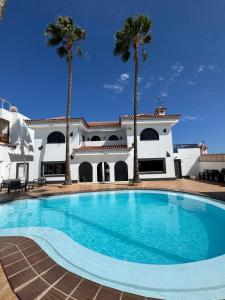 Πισίνα στο ή κοντά στο Large Villa in Maspalomas with Huge Private Pool & Gym