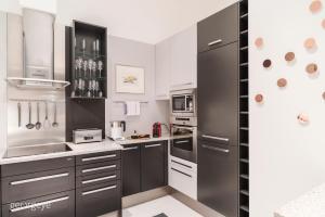 A kitchen or kitchenette at Executive Suite Schottenring