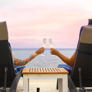 Minuman di The Bannister Hotel & Yacht Club by Mint