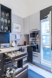 A kitchen or kitchenette at Executive Suite Schottenring