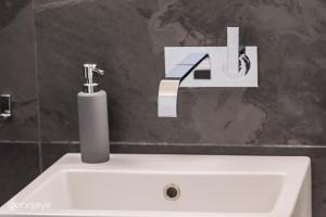 A bathroom at Executive Suite Schottenring