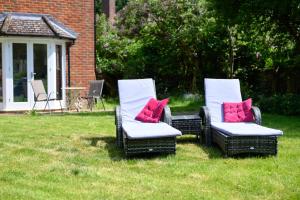 Κήπος έξω από το Charming Country House near Henley-on-Thames