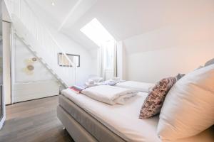 A bed or beds in a room at Executive Suite Schottenring