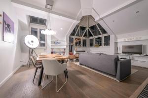A kitchen or kitchenette at Executive Suite Schottenring