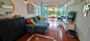 Χώρος καθιστικού στο Los Porches D40 By Pride Holiday Rentals