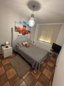 a bedroom with a bed and a pendant light at Habitación con baño privado in Mijas