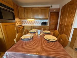Η κουζίνα ή μικρή κουζίνα στο Appartement cosy 4 pers, proche pistes, tout équipé - FR-1-293-405