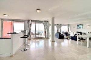 TV a/nebo společenská místnost v ubytování Magnifique appartement vue mer + 5 fotografií