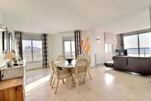 Posezení v ubytování Magnifique appartement en front de mer