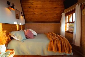 En eller flere senge i et værelse på Chalé Sunset Hills em Campos do Jordão