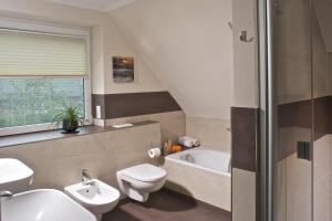 Ένα μπάνιο στο Haus Westwind +3 φωτογραφίες