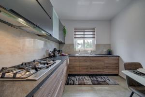 A kitchen or kitchenette at Trident Cove Holiday Home