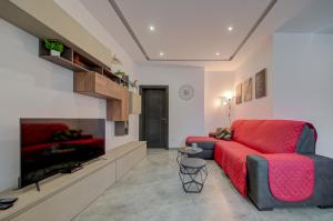 A television and/or entertainment centre at Trident Cove Holiday Home