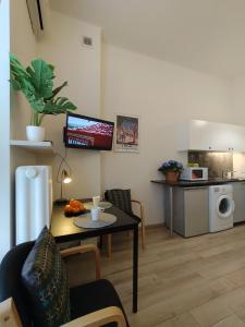 Kuchnia lub aneks kuchenny w obiekcie City Center Studio Apartments