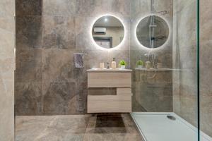 A bathroom at Trident Cove Holiday Home