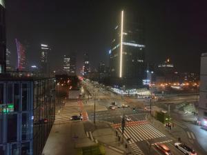 Widok na miasto Warszawa z tego apartamentu