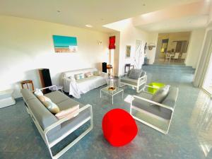 Et sittehjørne på Atlantide - Somptueuse Villa Classée 4 étoiles - Saint-Clair - Vue Exceptionnelle - Piscine