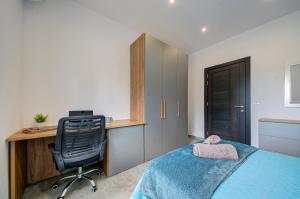 A bed or beds in a room at Trident Cove Holiday Home