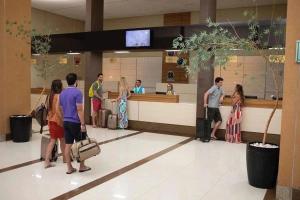 a group of people waiting in the lobby of an airport at Apartamentos Boulevard Suíte Hotel in Caldas Novas +27 photos
