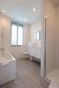 Koupelna v ubytování Cosy Muguets - Luxury Apartment for 6 People with Sea View + 20 fotografií