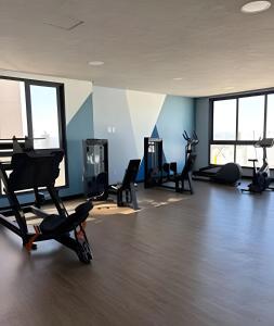 Fitness centrum a/nebo fitness zařízení v ubytování RTM12 - Flat Cama SuperKing Cozinha Completa e Varanda