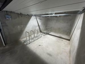 Fotografia z galérie ubytovania Appartement T2 avec loggias, face aux thermes, parking privé, WIFI gratuit, animaux admis - Balaruc - FR-1-503-138 v destinácii Balaruc-les-Bains