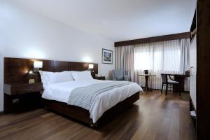 Postel nebo postele na pokoji v ubytování MR Hotel Providencia (ex Hotel Neruda) + 37 fotografií