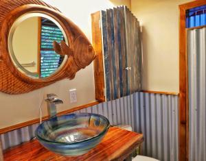 ภาพในคลังภาพของ Treehouse Hideaway Villa I - Piton and Ocean Views ในซูฟริแยร์