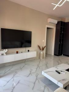 TV a/nebo společenská místnost v ubytování Darin Home