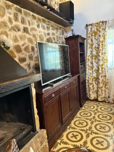 Televízia a/alebo spoločenská miestnosť v ubytovaní Victoria & Olivar