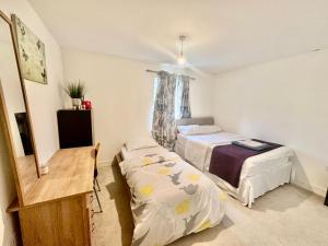 Ένα ή περισσότερα κρεβάτια σε δωμάτιο στο Home in Cambridge