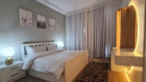 Ένα ή περισσότερα κρεβάτια σε δωμάτιο στο Axxodia- Apartments In Aeon Towers