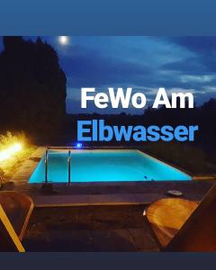 a picture of a swimming pool at night at Urlaub in Jork bei Hamburg - Direkt am Elbwasser im Alten Land in Jork