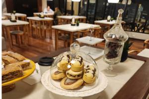 Jídlo v hotelu nebo okolí + 30 fotografií