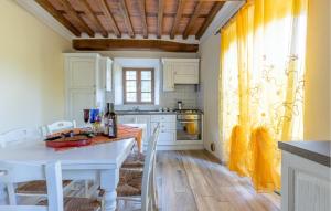 A cozinha ou kitchenette de Nice Apartment In Borgo A Mozzano