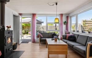 Χώρος καθιστικού στο Lovely Home In Broager With Wifi