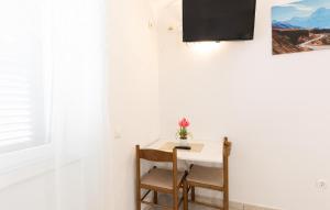 Ảnh trong thư viện ảnh của Stunning Apartment In Baska Voda ở Baška Voda