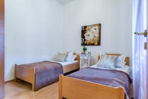 Postel nebo postele na pokoji v ubytování Apartments Bralić
