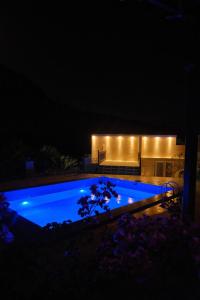 Bazén v ubytování Rest House Wadi Bani Khalid nebo v jeho okolí