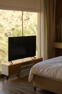 TV a/nebo společenská místnost v ubytování Rest House Wadi Bani Khalid