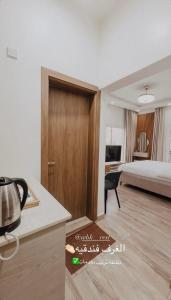 Postel nebo postele na pokoji v ubytování Rest House Wadi Bani Khalid