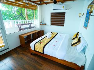 Lake view Resort cherai客房内的一张或多张床位