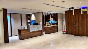 TV a/nebo společenská místnost v ubytování الإقامة الذهبية للشقق المخدومة Golden Residence Hotel