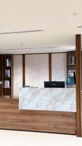 Postel nebo postele na pokoji v ubytování الإقامة الذهبية للشقق المخدومة Golden Residence Hotel