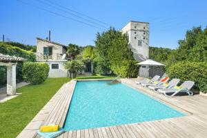 The swimming pool at or close to Villa Rafaleta by Villa Plus
