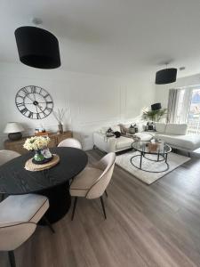 a living room with a table and a couch at Beautiful apartment in Chichester
