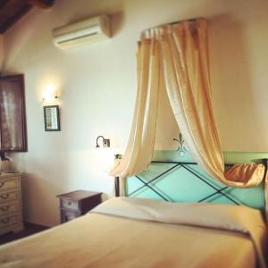 A bed or beds in a room at Agriturismo Il Puntoncino