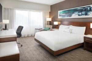 Ένα ή περισσότερα κρεβάτια σε δωμάτιο στο Delta Hotels by Marriott Phoenix Mesa