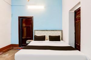 Postel nebo postele na pokoji v ubytování Hotel O Mannat + 22 fotografií