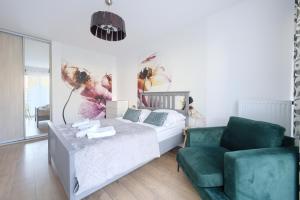 Χώρος καθιστικού στο ApartamentyPrzyMorzu Bałtycki z miejscem postojowym i ogródkiem